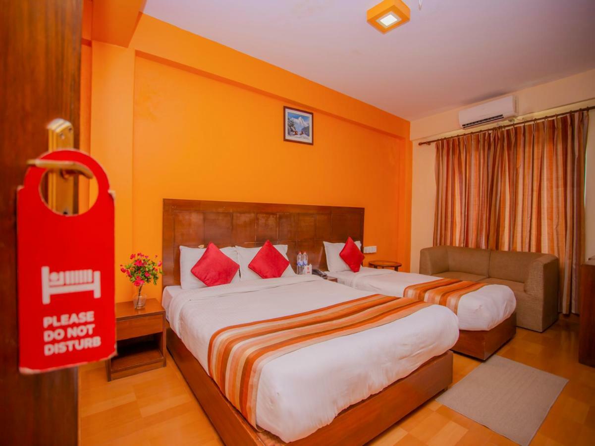 Kotee Home Hotel Pokhara Exteriör bild
